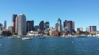 Zicht op Boston vanuit de haven